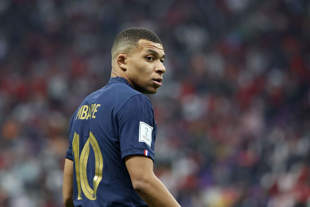 李霄鹏：希望球队能发挥出应有水平，明天奉献一场精彩的比赛