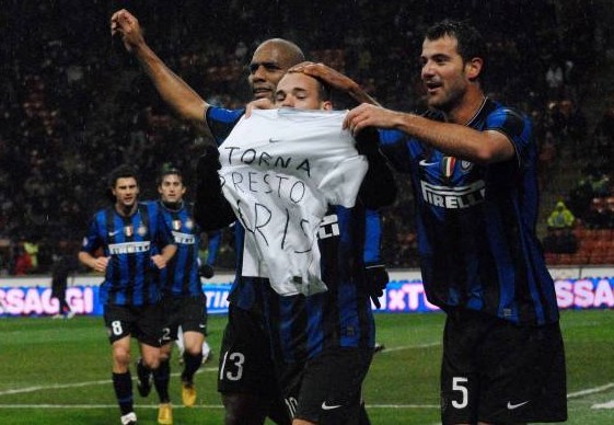 足球英超球队因球迷冲突被罚款，场面一度失控